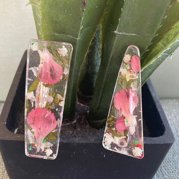 XMAS Handmade Pressed Flower Holiday Vibes French Hair Clip Triangle Shape - Picture 8 of 8